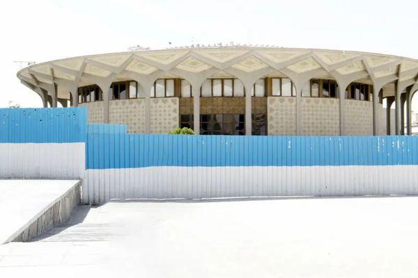 حصر تئاتر شهر، نزاع بر سر عرصه عمومی