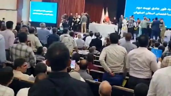 اطلاعیه نظام مهندسی اصفهان درباره ضرب‌وشتم یک زن در جلسه